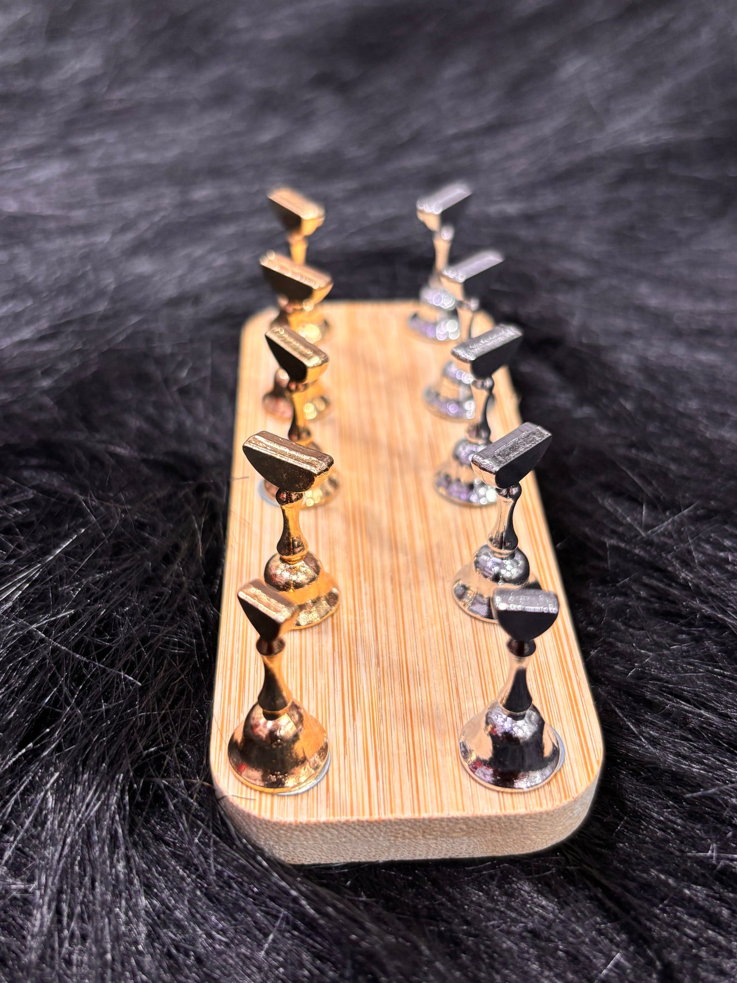 Bolt Bee Nail stand